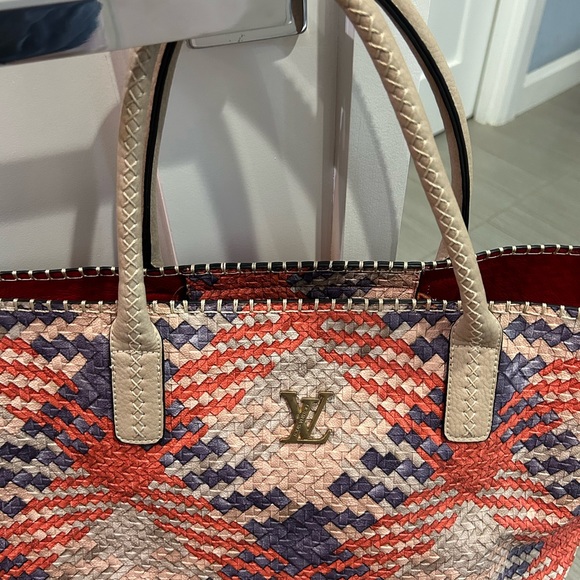 Faux designer tote - Picture 4 of 4